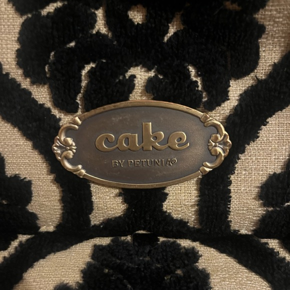 🎉Cake by Petunia Pickle black velvet cosmopolitan! Retail $350. Sold out! - Picture 3 of 8